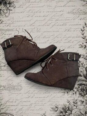 So Authentic American Heritage brown suede wedge boots